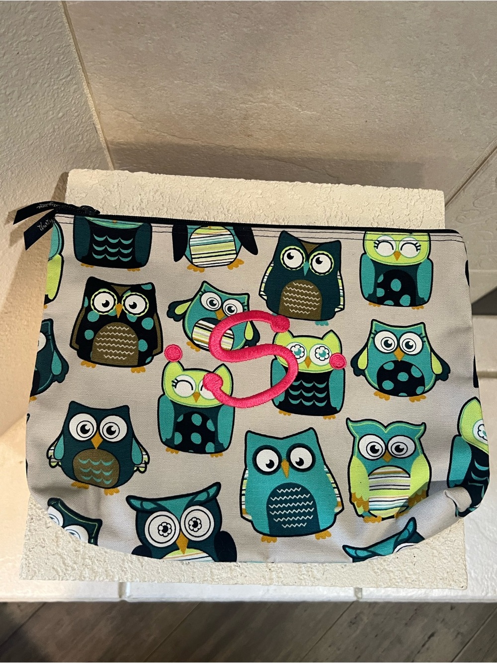 NEW Thirty one blue grey owl print zippered travel bag pouch with monogram ‘S’.